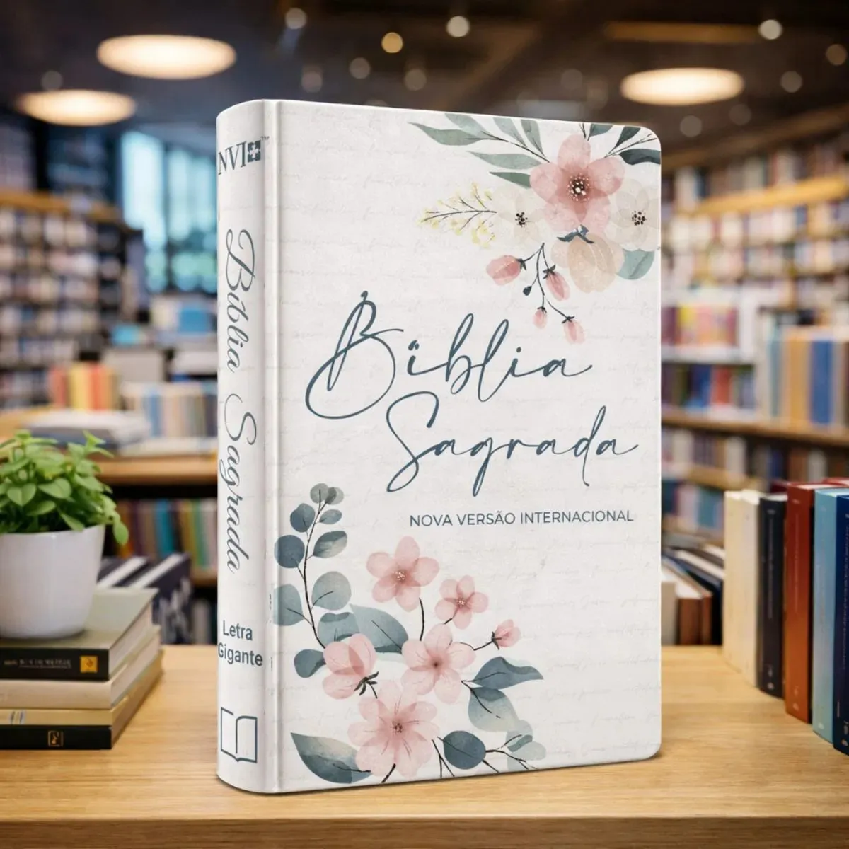 Bíblia Sagrada feminina NVI com capa floral e letra gigante